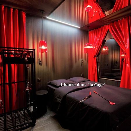 Love Hotel Avec Nuit Insolite Au Dandy Et Jacuzzi Privatise (Adults Only) Paris Exterior photo