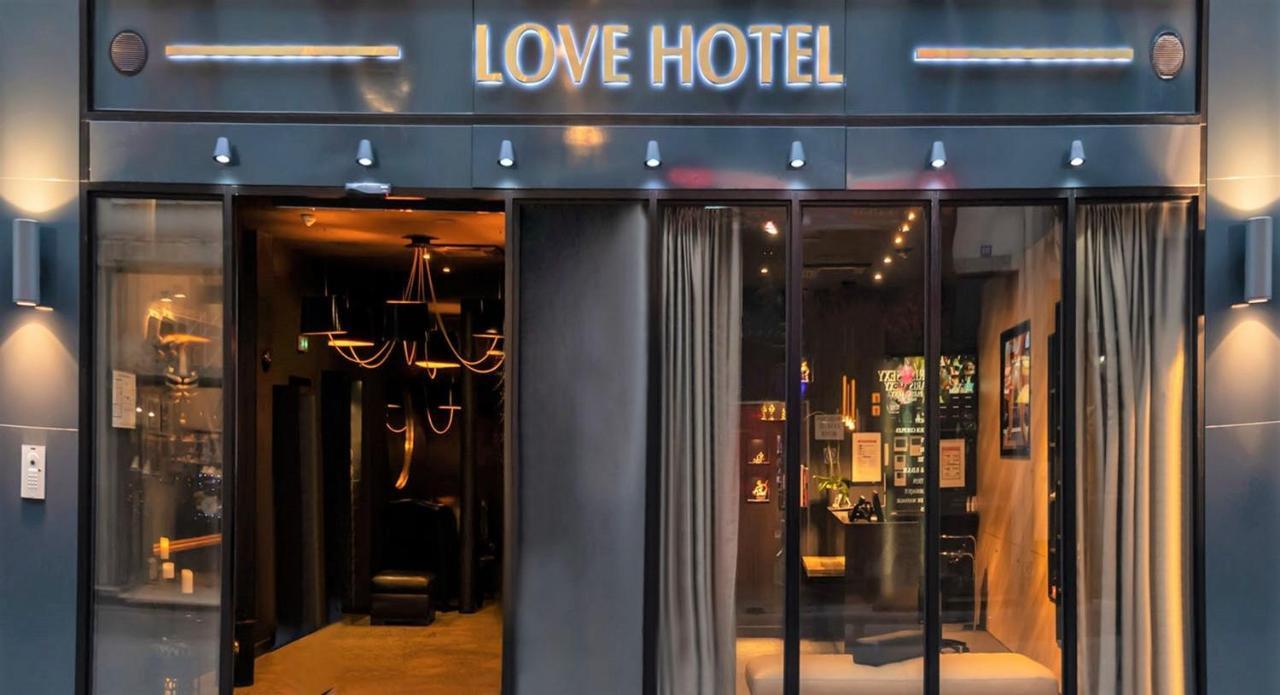 Love Hotel Avec Nuit Insolite Au Dandy Et Jacuzzi Privatise (Adults Only) Paris Exterior photo