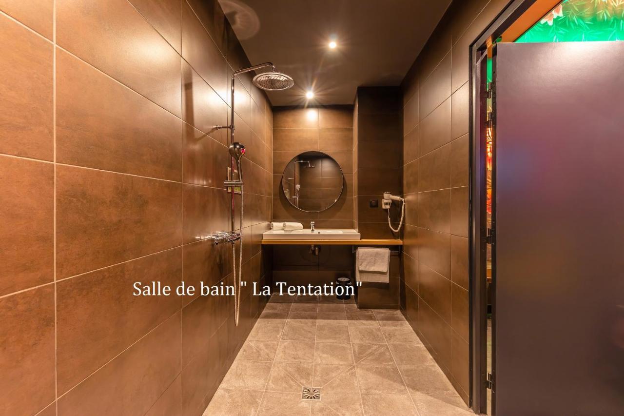 Love Hotel Avec Nuit Insolite Au Dandy Et Jacuzzi Privatise (Adults Only) Paris Exterior photo