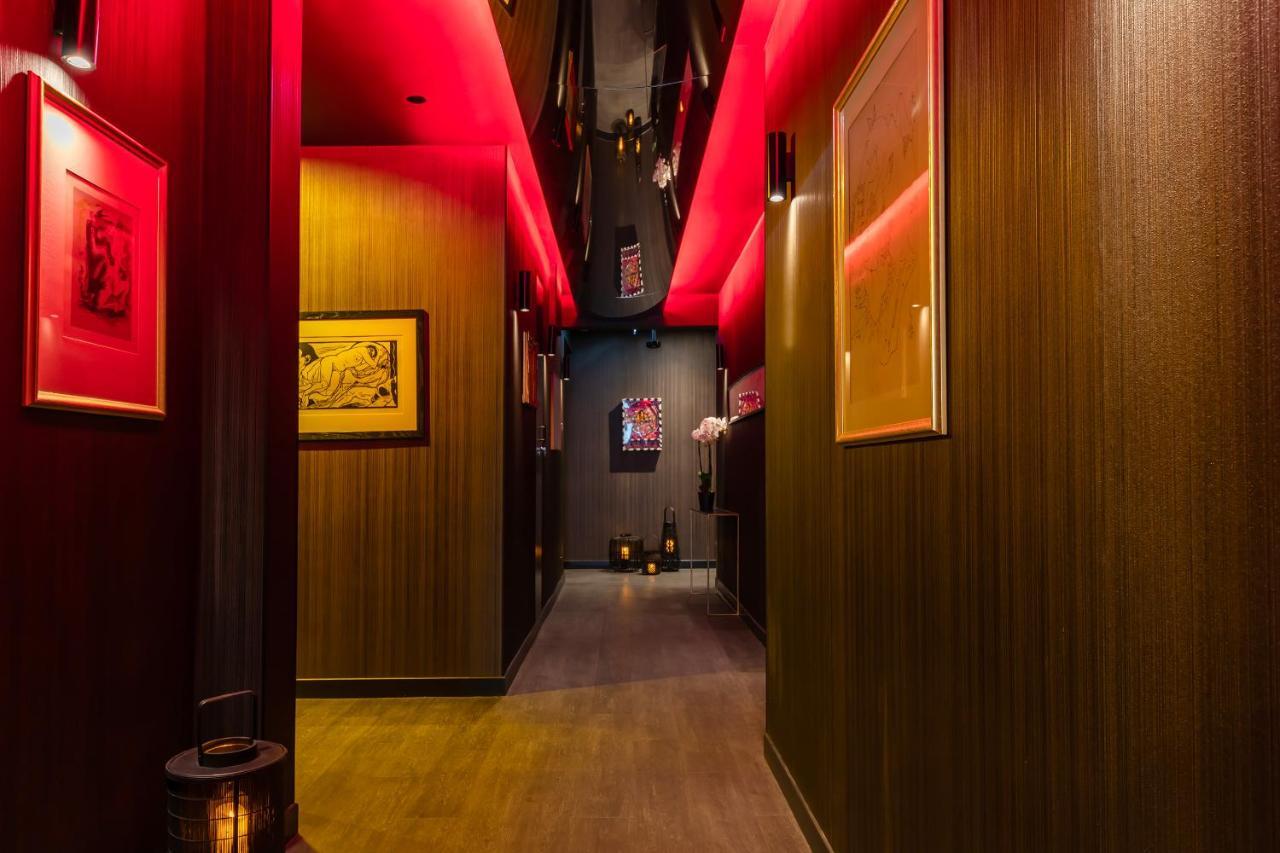 Love Hotel Avec Nuit Insolite Au Dandy Et Jacuzzi Privatise (Adults Only) Paris Exterior photo